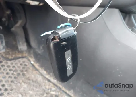 2019 Jeep Cherokee Latitude Plus 4X4 из США, поврежденный, VIN 1C4PJMLB4KD330008